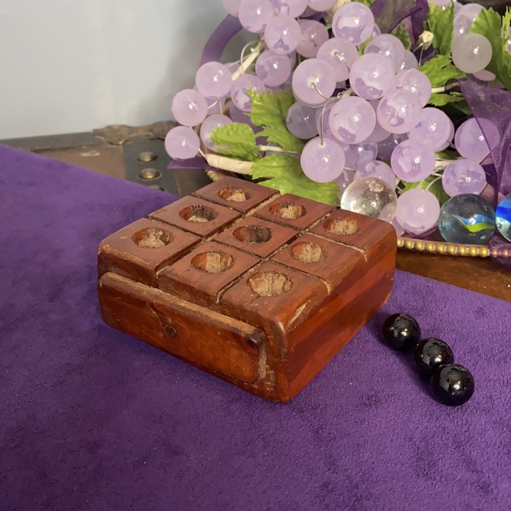 -. Vintage Wooden Tic Tac Toe With Marbles - Travel Board Games: Tick-Tack-Toe